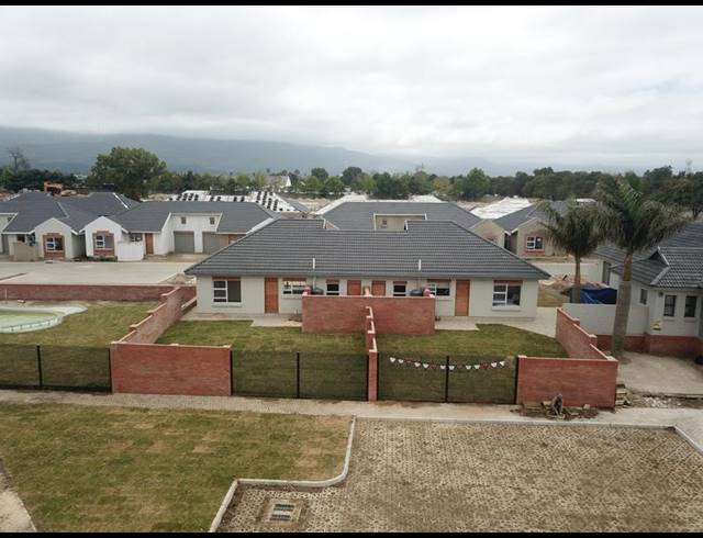 2 BEDROOM TOWNHOUSE FOR SALE IN GEORGE CENTRAL